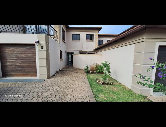 3 BEDROOM DUPLEX FOR SALE IN ISLAND VIEW